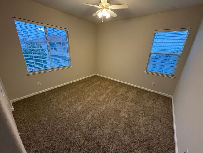 Building Photo - Gorgeous 5 Bedroom, 3.5 Bath Mountain House Home