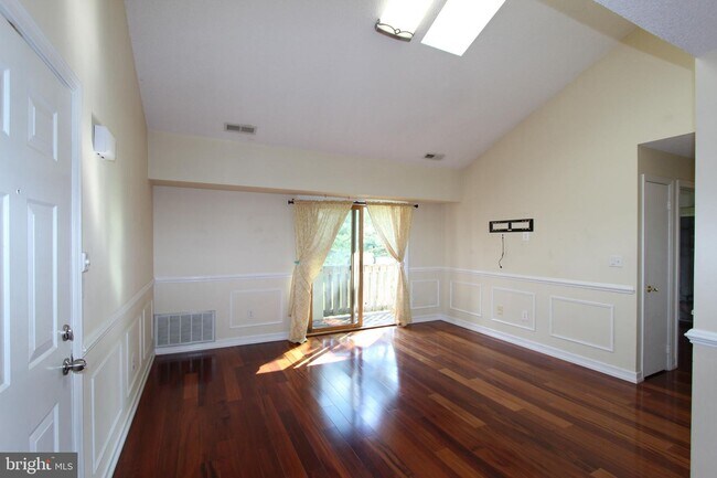 Building Photo - 208 Ravens Crest Dr