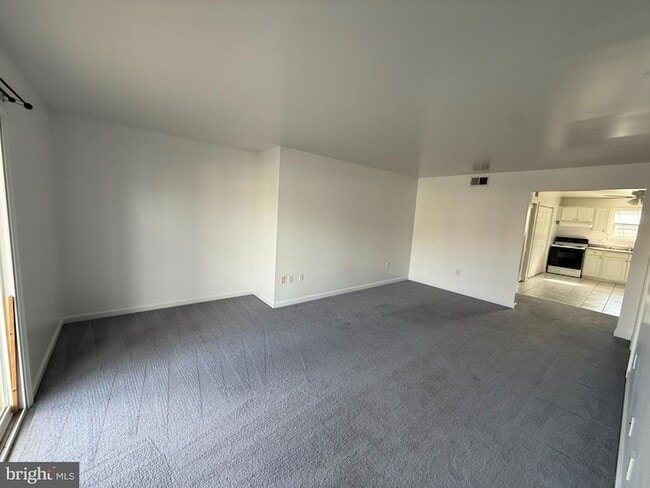 Building Photo - 11 Taft Ave