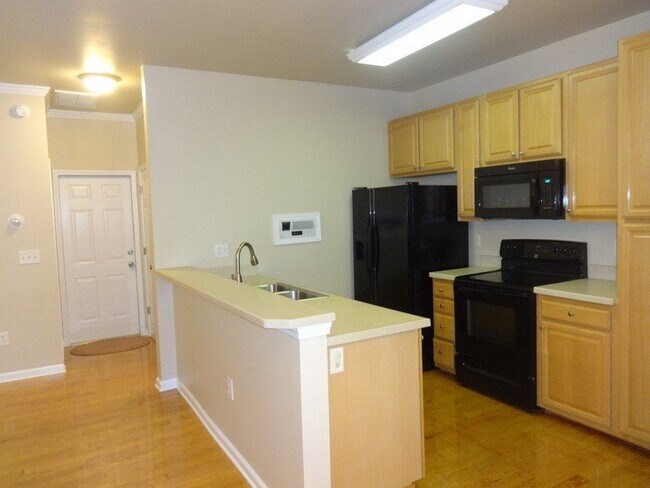 Building Photo - 402 Cliffview Ct