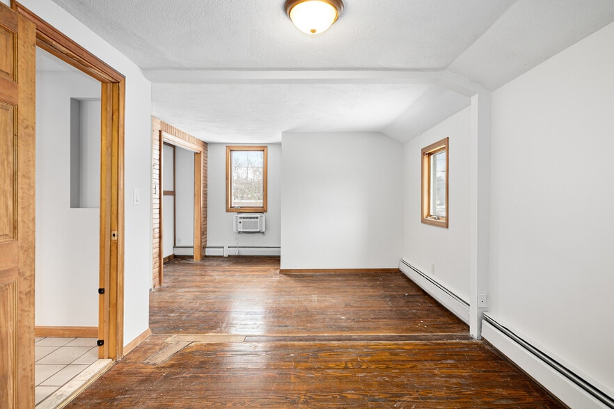 Building Photo - 122 Wood St