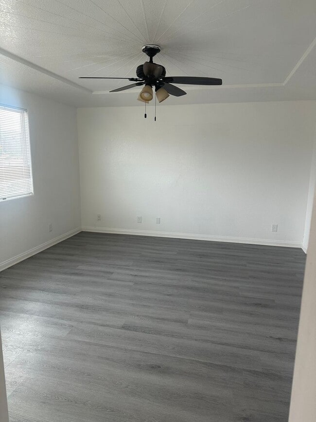 Building Photo - Charming 3 Bed, 2 Bath Home in Hesperia - Perfect for Your Family!