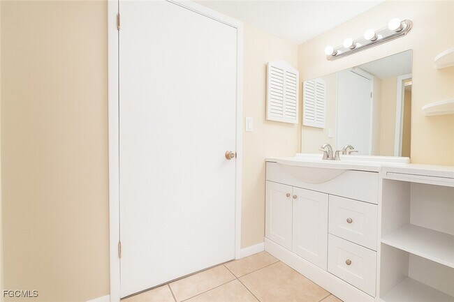 Building Photo - 109 SE 46th Ln