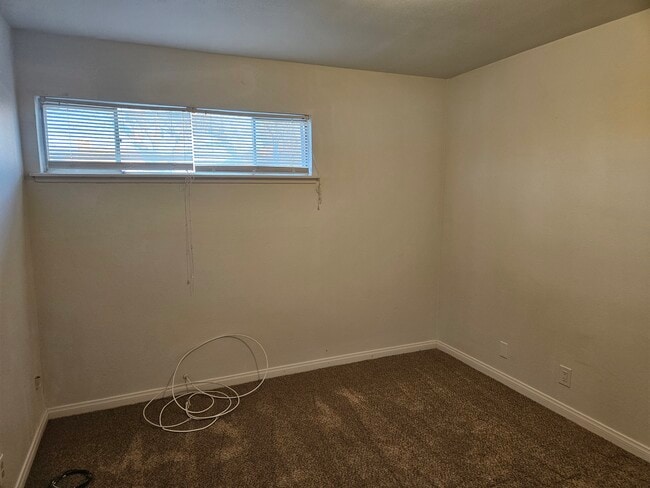 Building Photo - 45442-45412 12 St E