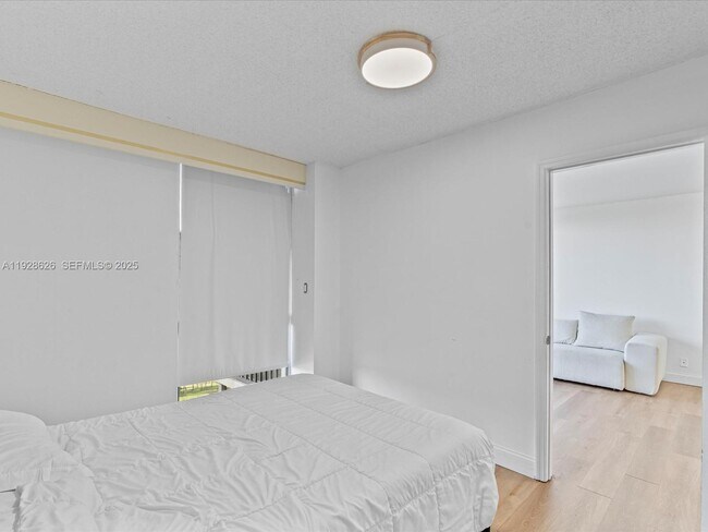 Building Photo - 20335 W Country Club Dr