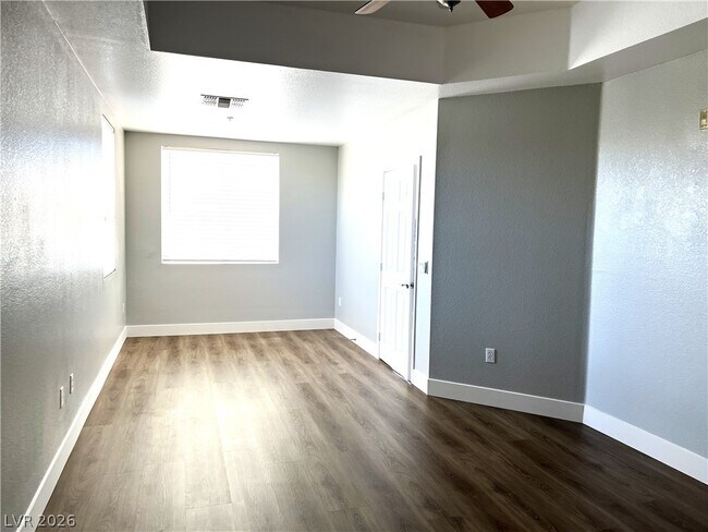 Building Photo - 19 E Agate Ave