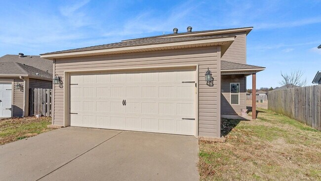 Building Photo - Spacious 4-Bedroom with Elegant Granite Finishes