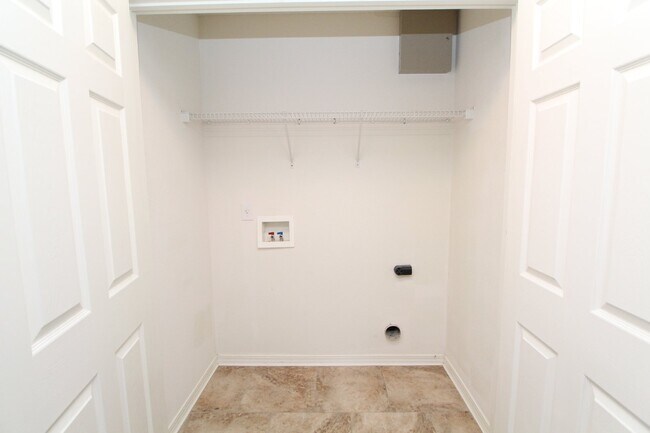 Building Photo - Southwest Pensacola 3BR Home with Open Floor Plan, Fireplace & Fenced Backyard