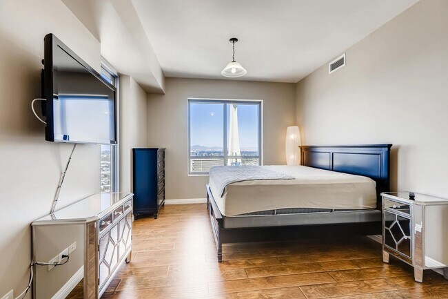 Building Photo - Furnished High rise Just Off the Las Vegas...