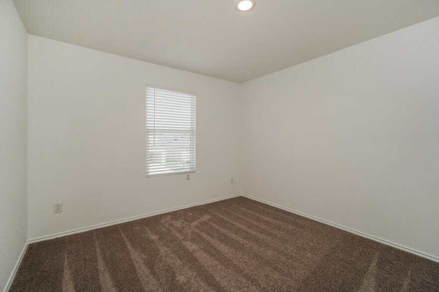 Building Photo - 9920 Flax Ml Dr