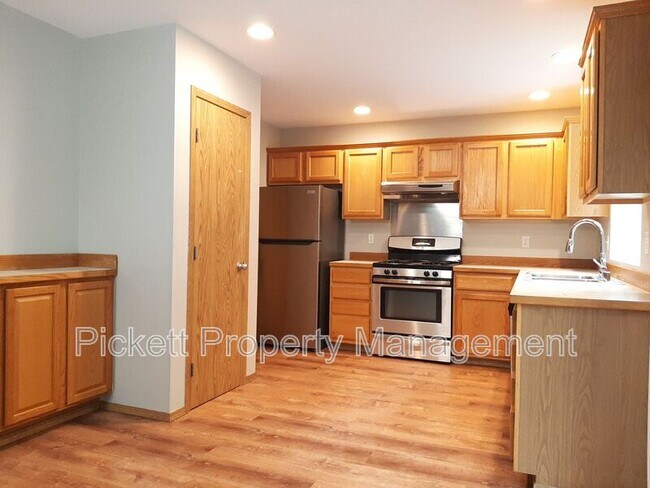 Building Photo - 6272 Alexis Dr NE