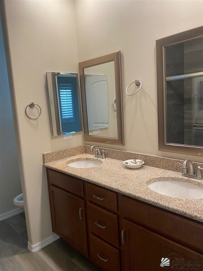 Building Photo - 2748 S Evenfall Dr