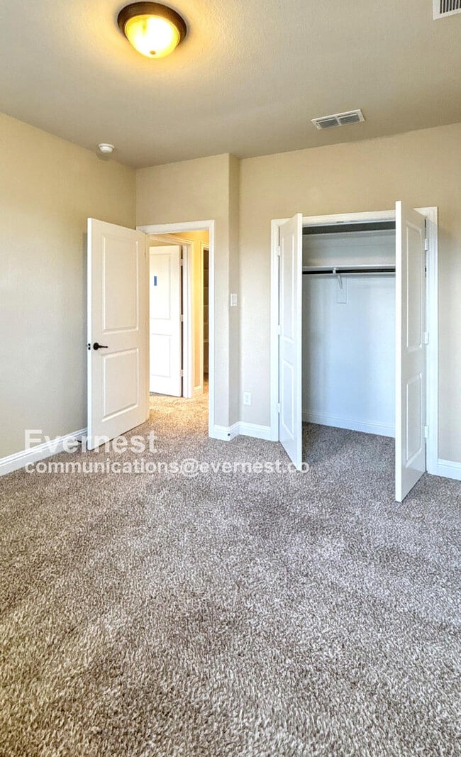 Building Photo - 2233 Zenith Ave