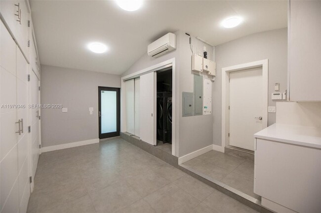 Building Photo - 40 S Prospect Dr