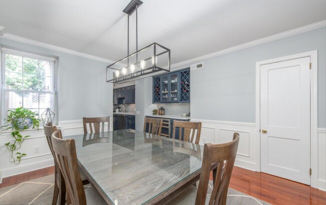 Building Photo - 307 Gaskill St