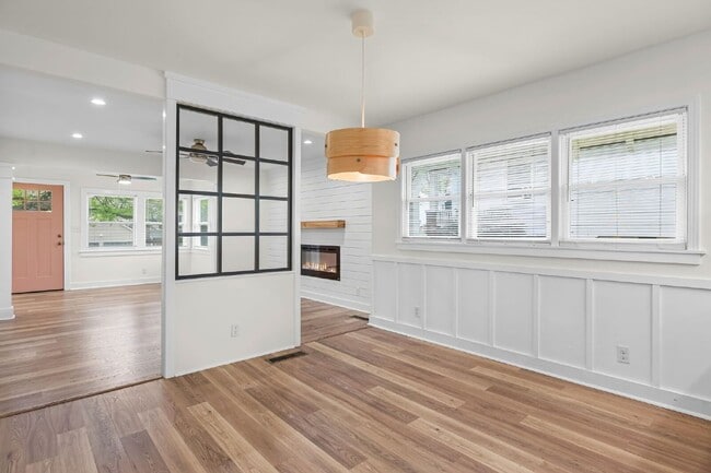 Building Photo - 441 Oak Dr