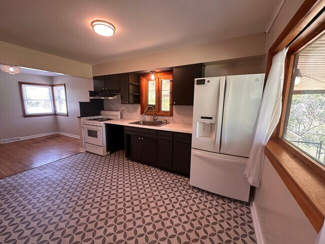 Building Photo - 4806 Imperial Terrace