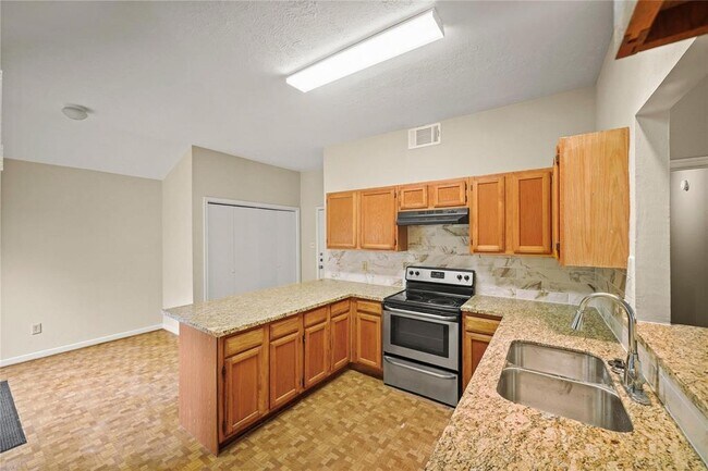 Building Photo - 3409 Meadway Dr