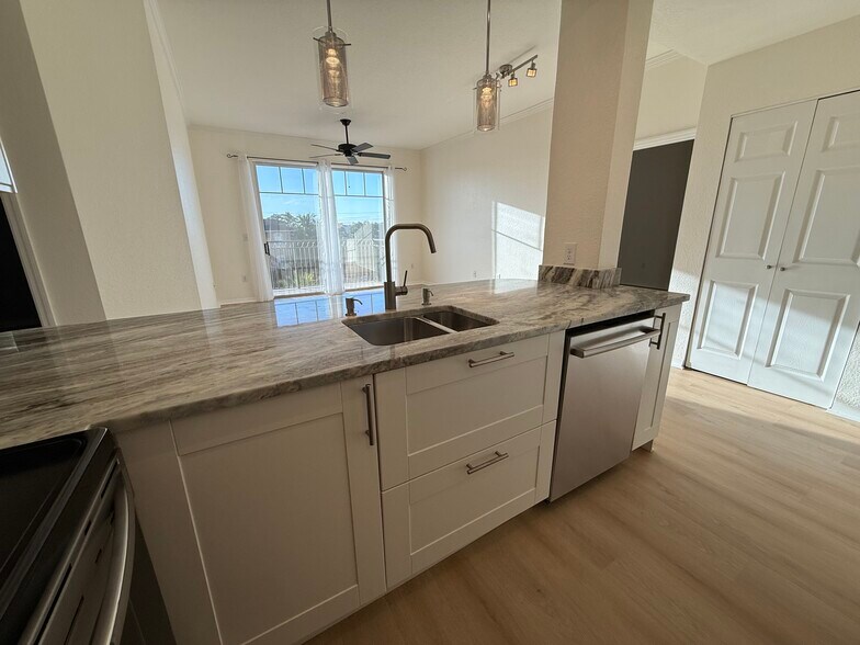 Kitchen - 1064 N Tamiami Trl