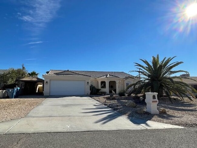 Building Photo - * Occupied* Unfurnished Long Term Pool Hom...