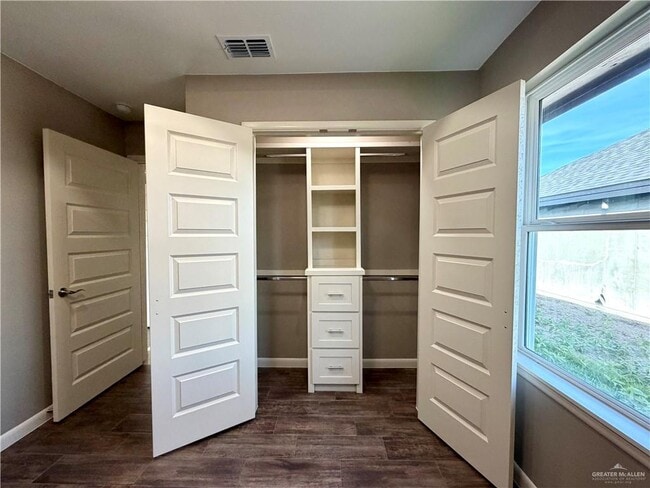 Building Photo - 19 Elmira Ave