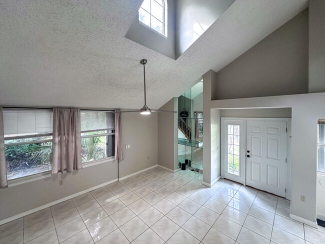 Building Photo - 3662 SW Sunset Trace Cir