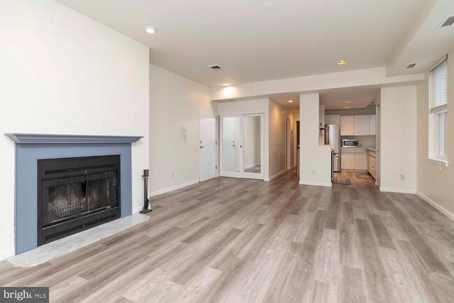 Building Photo - 102 Church St