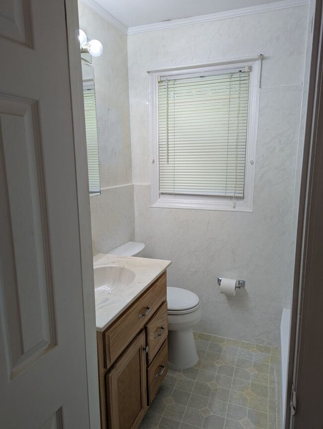 Building Photo - Fully Updated 3 Bedroom Home For Rent