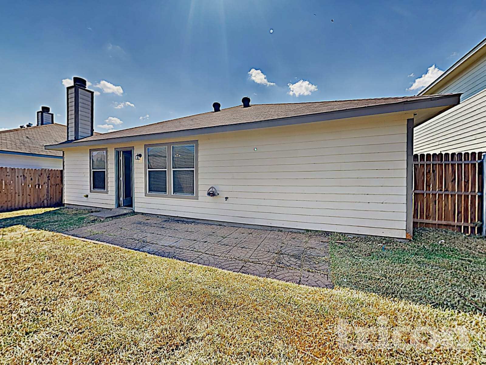 Building Photo - 1584 Sandhurst Dr