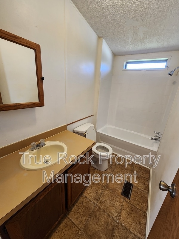 Building Photo - 10916 County Rd 1515