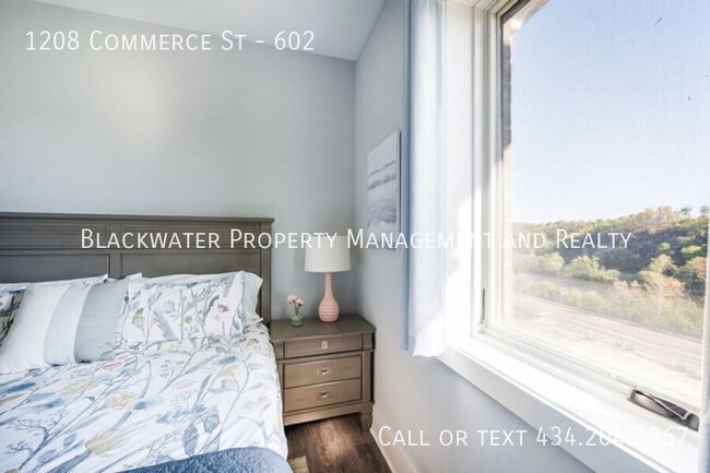 Building Photo - 1208 Commerce St