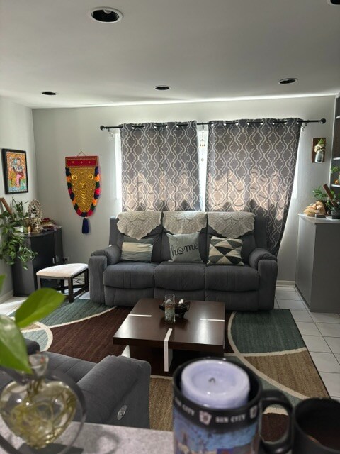 Building Photo - 493 Le Parc Cir