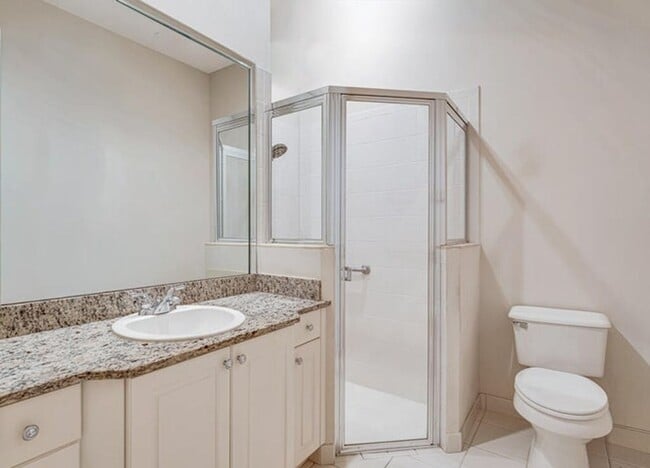 Building Photo - 10513 Versailles Blvd