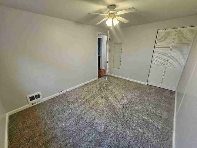 Building Photo - 1606 Greentree Rd