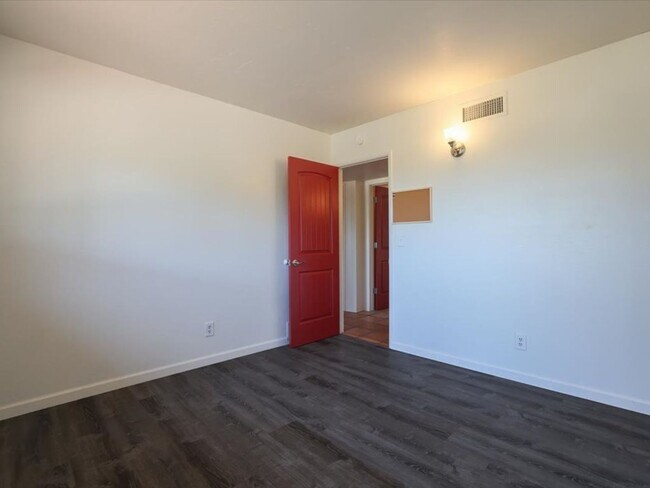 Building Photo - ? Stunning Mountain-View Home with Private Pool & All Utilities Included!!