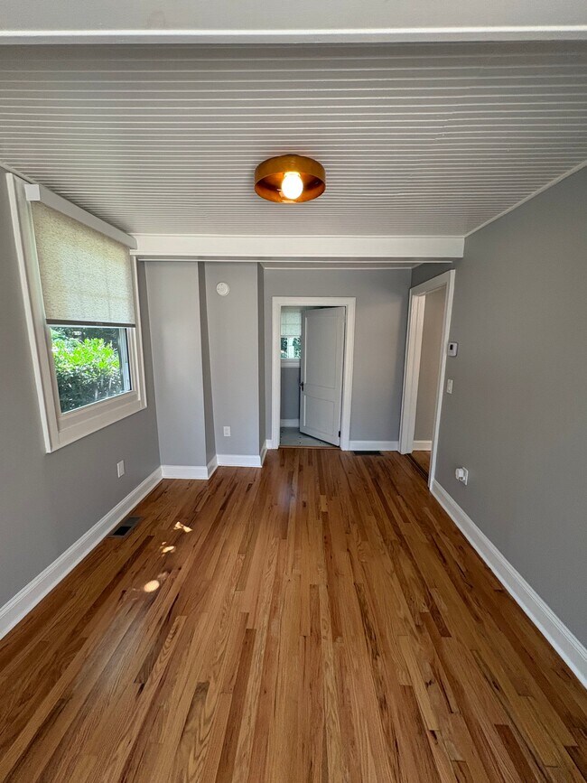 Building Photo - 1151 Rosedale Dr NE