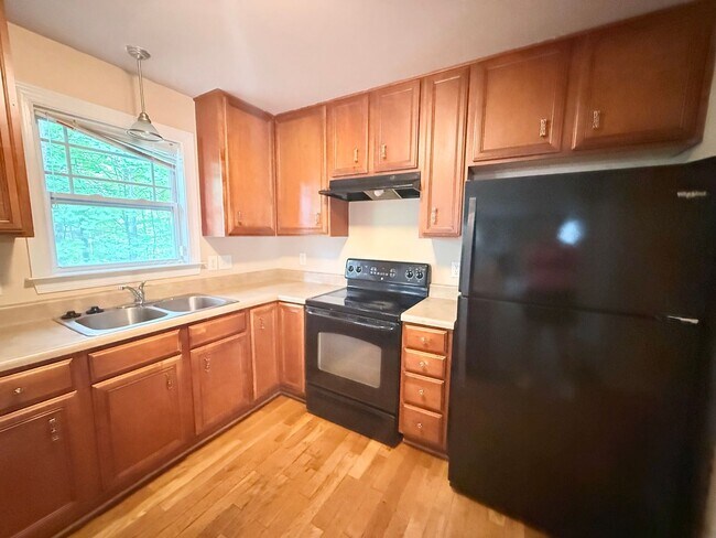 Building Photo - 4073 Landover Ln