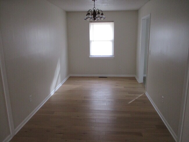 Building Photo - 1039 E Huntington Pl