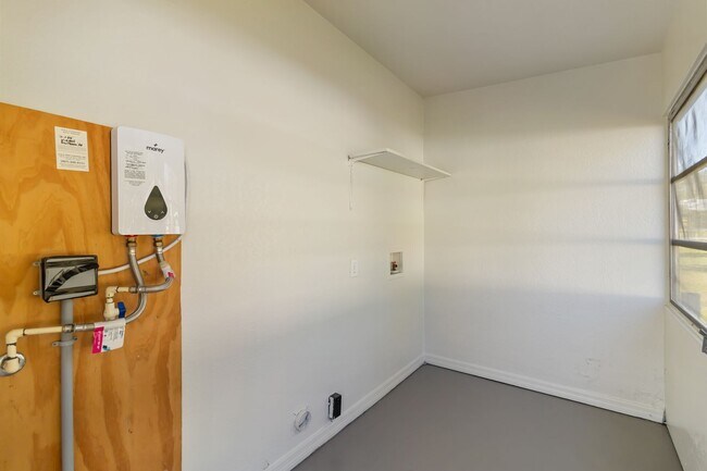 Building Photo - Charming 1/1 Home in St. Cloud Close to the Lakefront Park