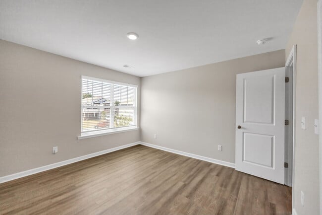 Building Photo - 207 Bridlewood Ln