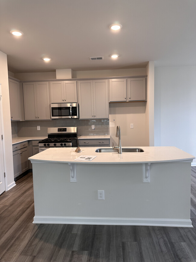 Building Photo - 12820 Canton Side Ave