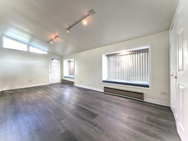 Building Photo - 4946 Somerton Dr