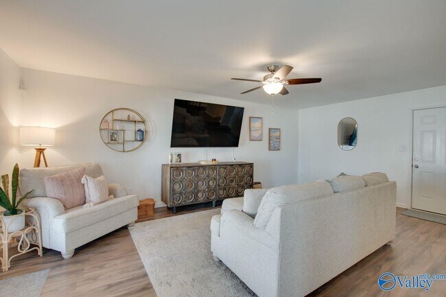 Building Photo - 2013 Wrenwood Dr SE