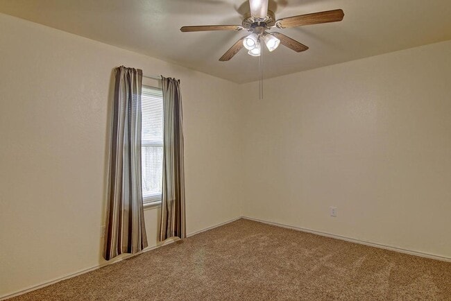Building Photo - 11401 Woodway Creek Dr