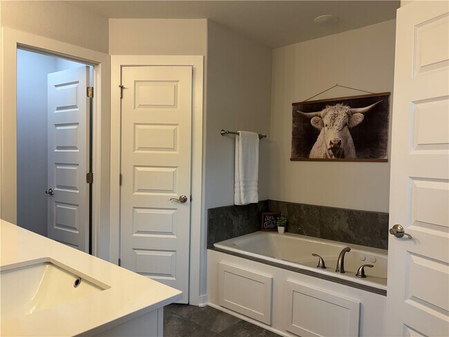 Building Photo - 2739 S Angels Rd