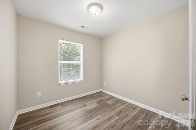 Building Photo - 1361 Ontario Dr