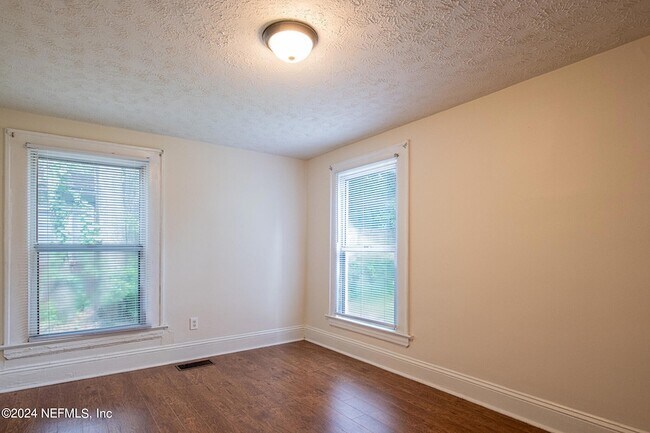 Building Photo - 4333 Longfellow St