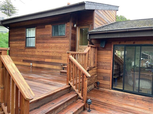 Building Photo - 121 Scenic Dr