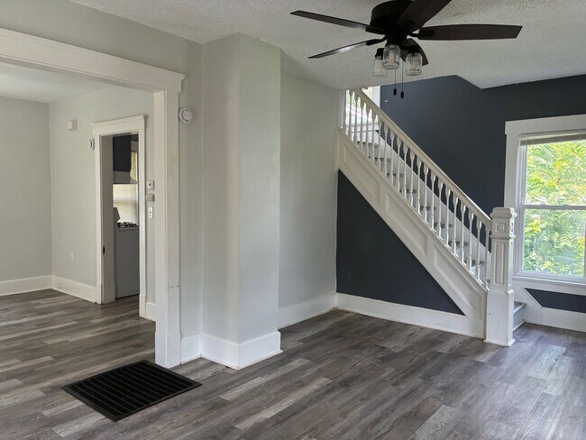 Building Photo - 118 Floral Ct
