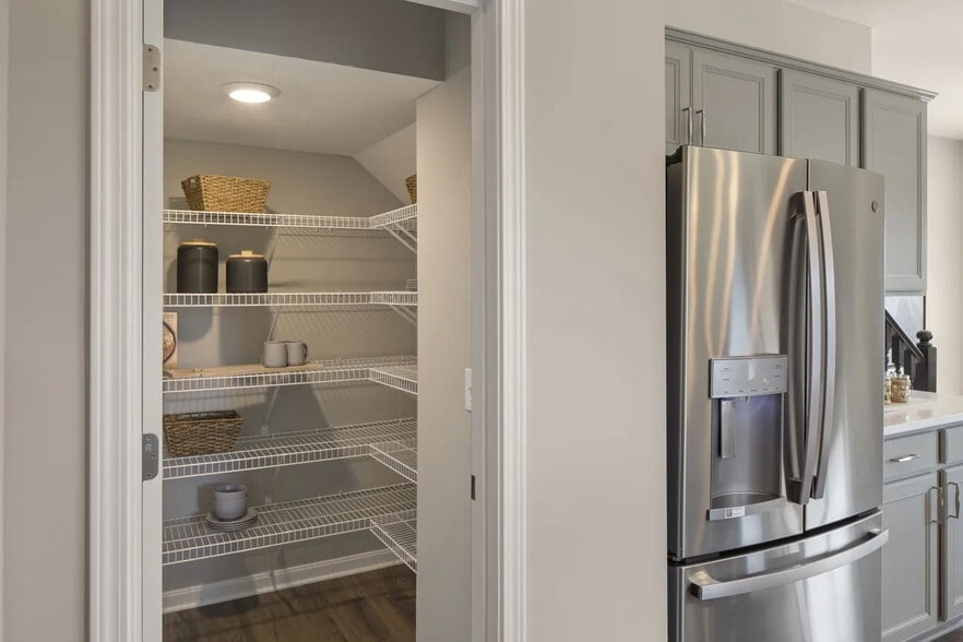 Building Photo - 5567 Eagle Ct